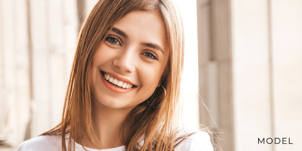 Female model for wisdom teeth removal.